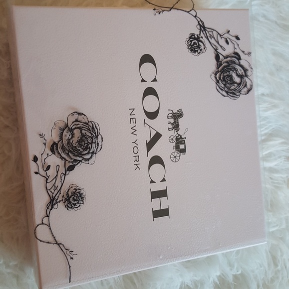 Coach F77785 BRAVE Script Woven Shawl Scarf NEW - Picture 5 of 5